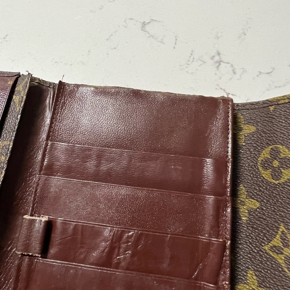 LOUIS VUITTON LV Wallet - Picture 10 of 12